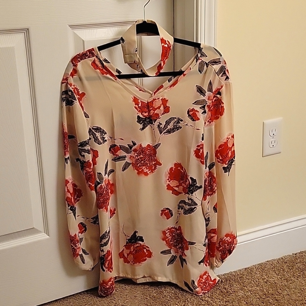 Woman's blouse with neck piece